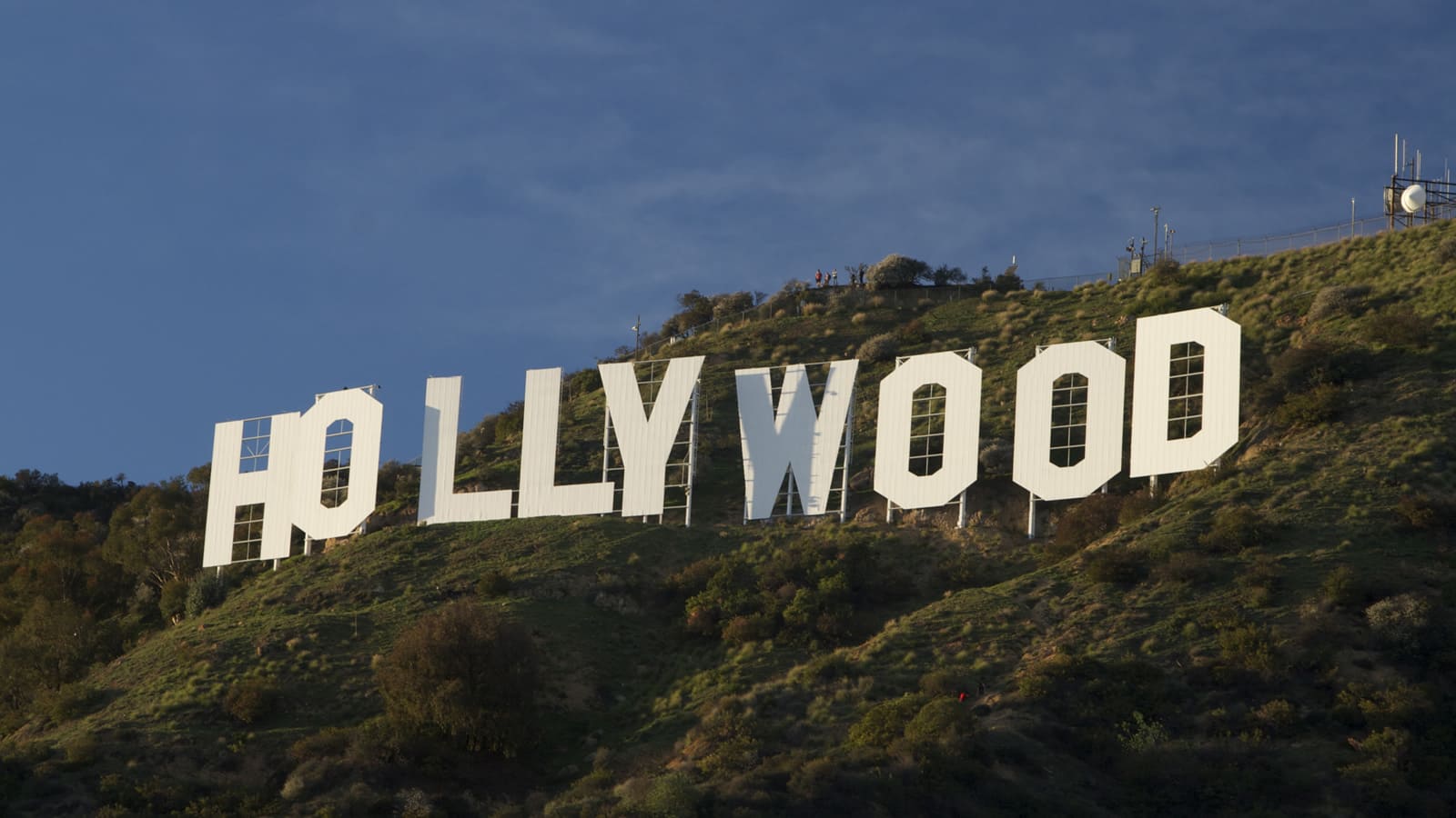 надпись Голливуд в Лос-Анджелесе
